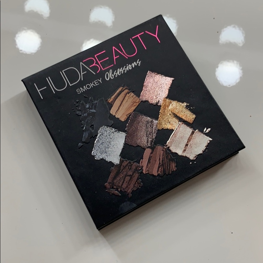 Huda Beauty Smoky Obsessions Eyeshadow Palette